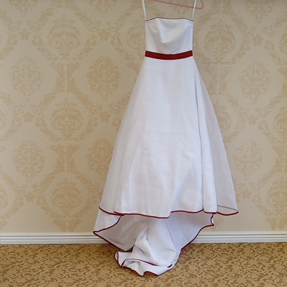 David's Bridal size 4 wedding gown - Picture 1 of 4